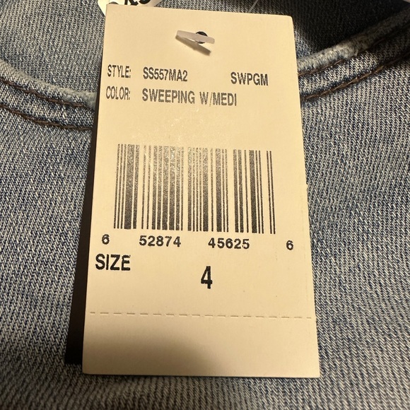 Kut from the Kloth Shorts - Picture 10 of 11